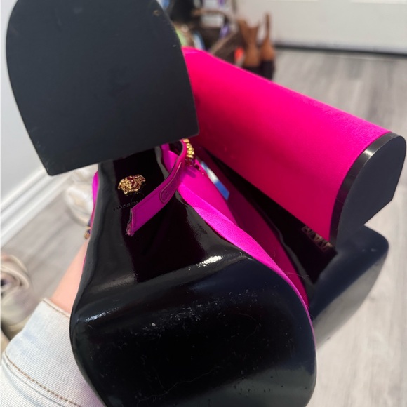 ❌SOLD❌Versace Heels - Picture 4 of 8